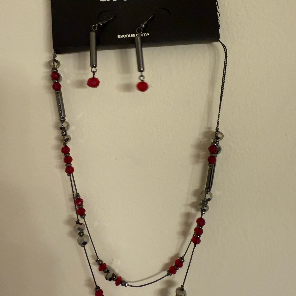 ⭐️ 3/$20 New Avenue Red and Gray Beaded Jewelry Set - Picture 4 of 4